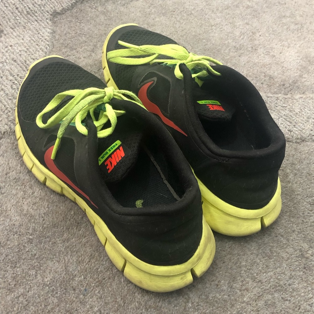 Black and Neon Nike Free Run 3 Gym Shoes - Picture 2 of 3